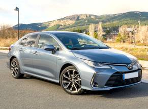 Louer une Toyota Corolla aut  à Bucarest Aéroport Baneasa