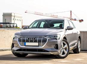 Louer une Audi E-Tron 50 quattro à Bucarest Aéroport Otopeni