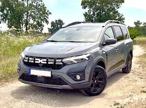 Mieten Sie ein Dacia Jogger 5+2 facelift in Flughafen Sibiu