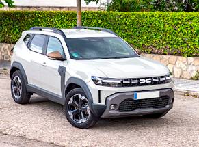 Noleggia un Dacia Duster 3 Hybrid a Sibiu