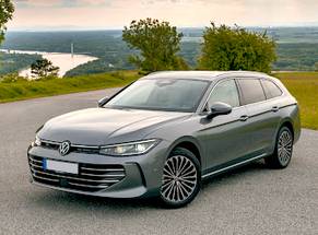 Inchiriaza VW Passat Station Wagon new hybrid in Bucuresti Otopeni Aeroport