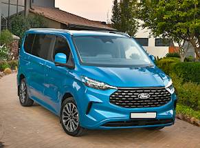 Noleggia un Ford Turneo Custom new a Cluj Napoca Aeroporto