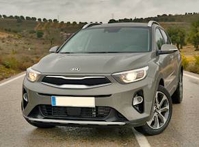 Louer une Kia Stonic à Bucarest Aéroport Baneasa